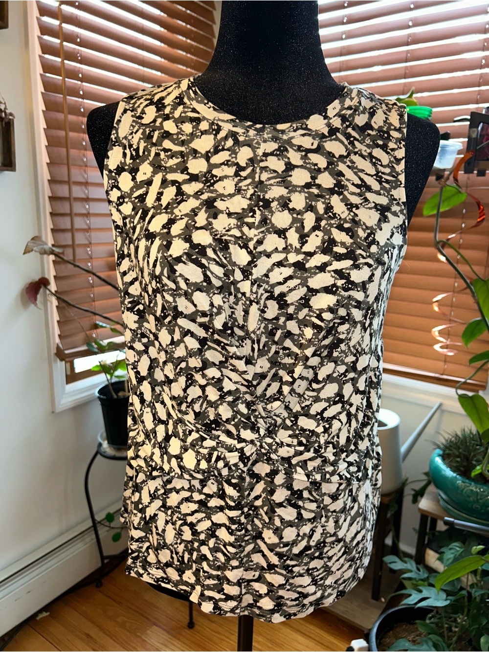 Simply Vera by Vera Wang Black & White Printed Twist-Front Camisole